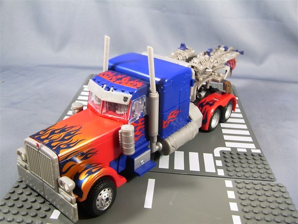 Transformers DA 28 Striker Optimus Prime  (20 of 23)